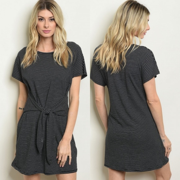 Dresses & Skirts - ☀️SUMMER BLOWOUT! Black striped front knot dress